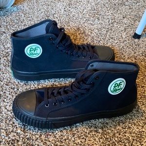 PF FLYERS!! 💚🖤